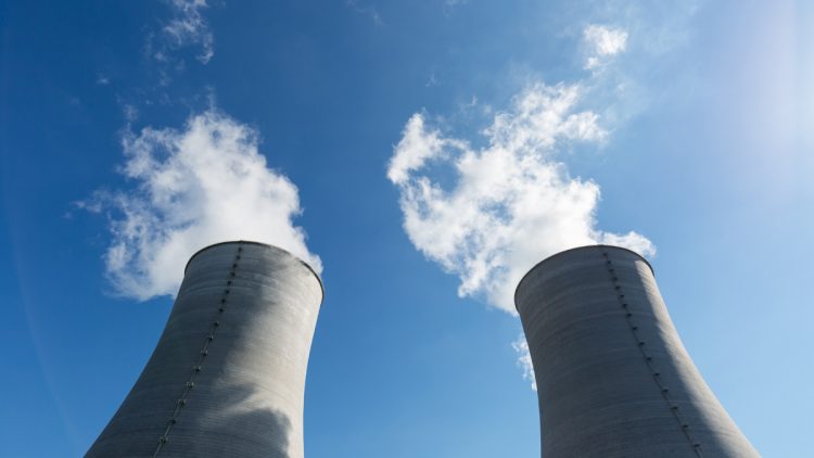 Do Cooling Towers Use Solar Technology?